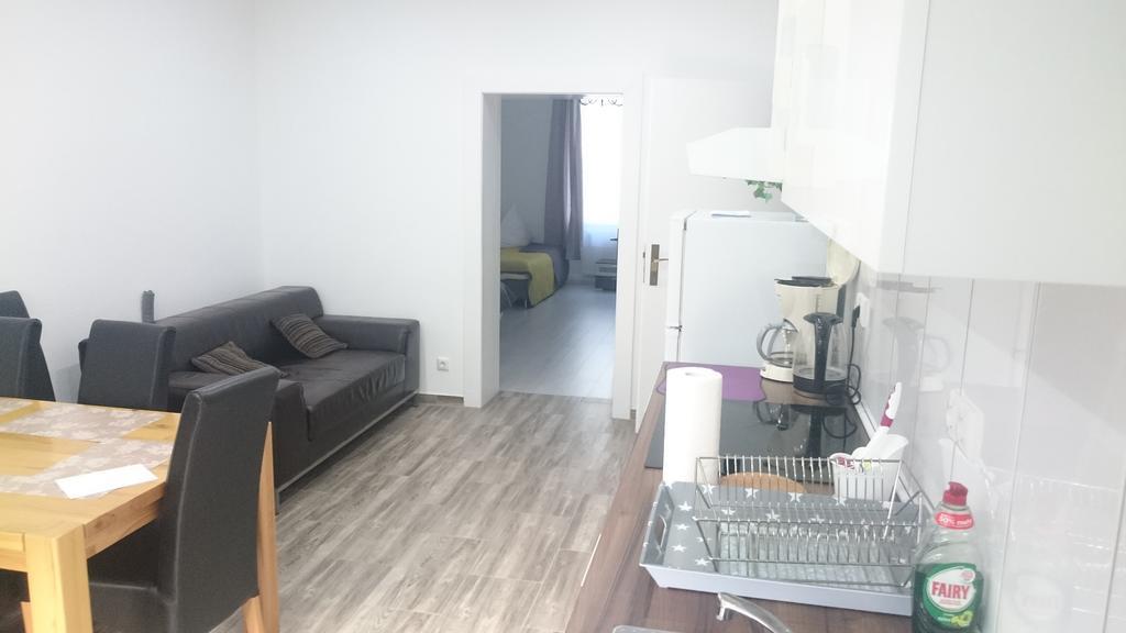Avi Goodhouse Apartment Dusseldorf